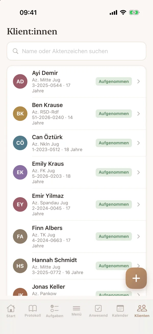 iPhone: Klientenliste mit Suche nach Name oder Aktenzeichen.