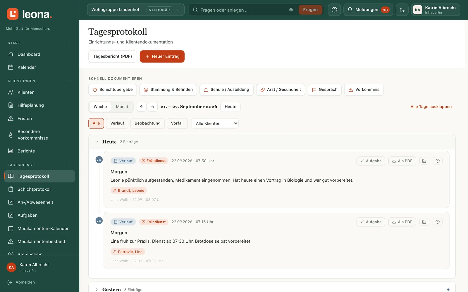 Tagesprotokoll mit Schnelleinträgen, Kategorien und Beteiligten.